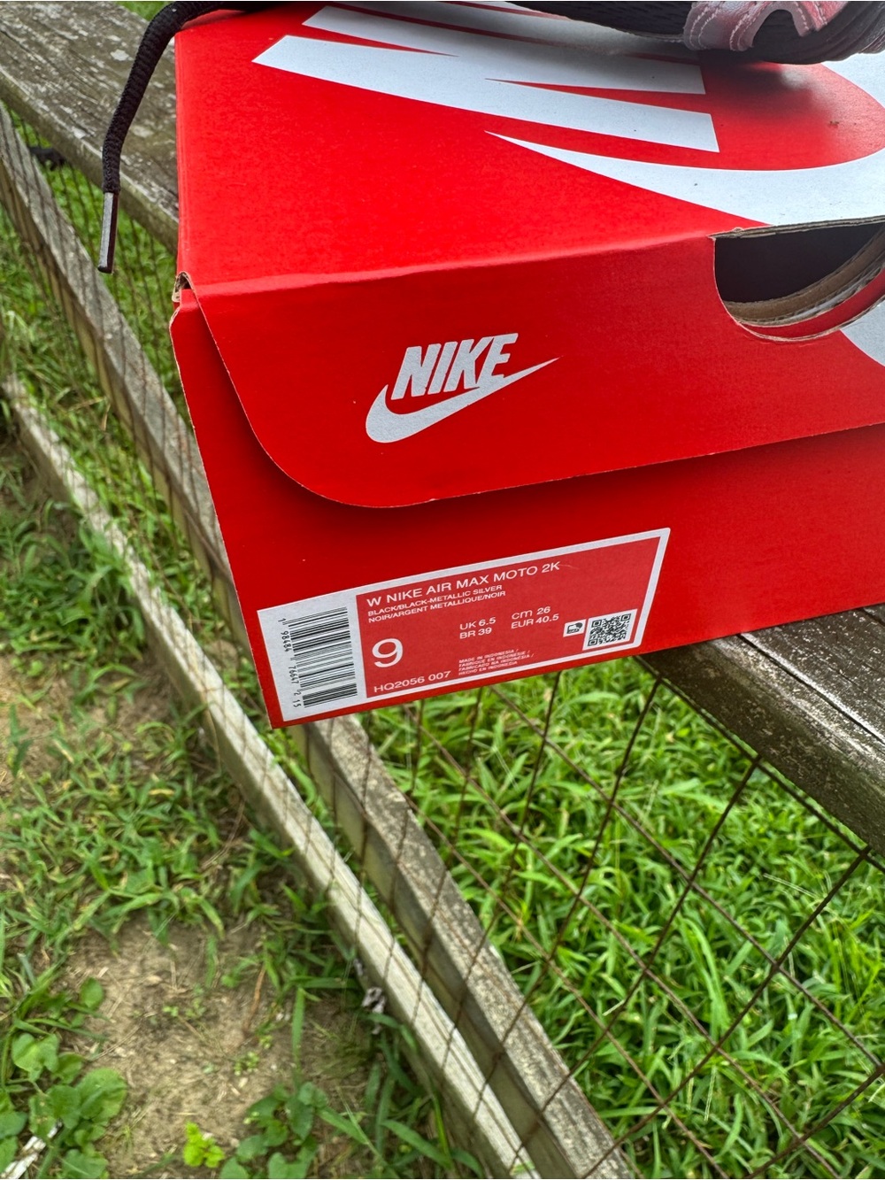 Nike Kids Sneakers in Red and Black